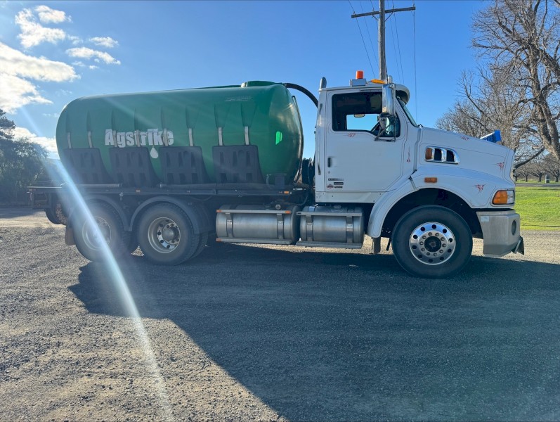 2008 Sterling HX9500 Water Cart
