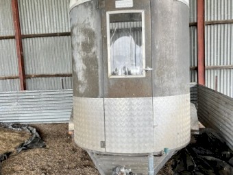 TUZA Horse Trailer