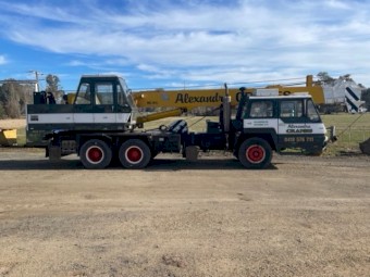 1984 Nissan Carrier Crane