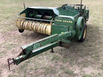 John Deere 24T baler