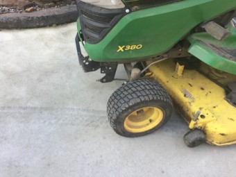 Ride on lawn mower