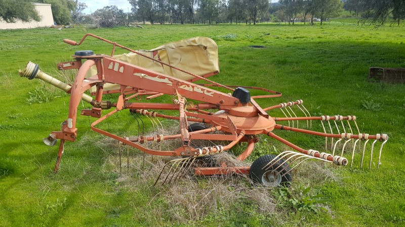Niemeyer Hay Rake