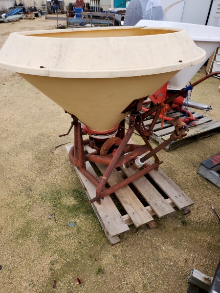 Vicon Vari fertiliser spreader