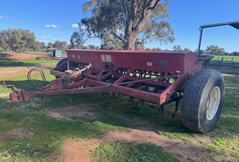 International 511  Combine
