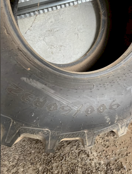 900/60R32