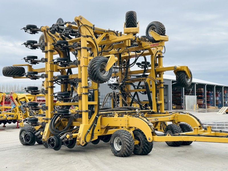 2013 SERAFIN ULTISOW S18-60 BI-FOLD SINGLE DISC AIR SEEDER Used