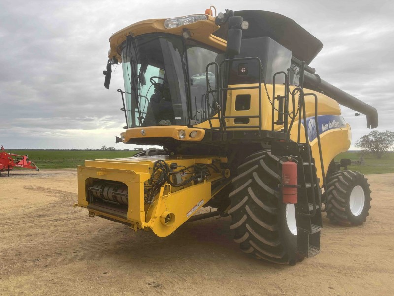2009 New Holland CR9070 Header & 40ft 2009 Macdon D60 