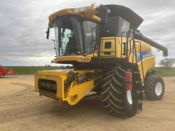 2009 New Holland CR9070 Header & 40ft 2009 Macdon D60 