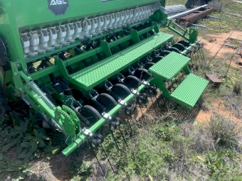 Disc Seeder with Press wheels