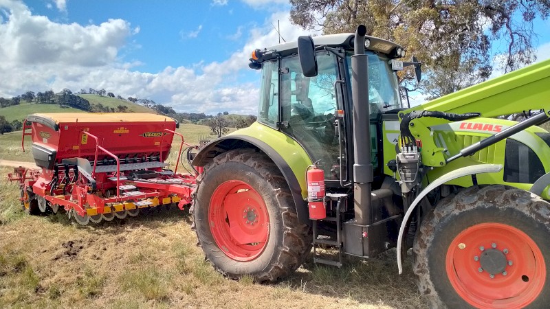 Claas Arion 620C tractor