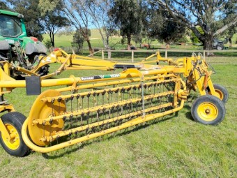 2013  Vermeer R2300 Twinrake