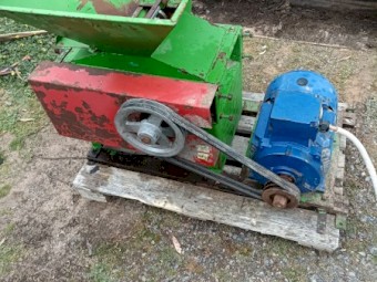 Thomas 12" roller mill grain crusher