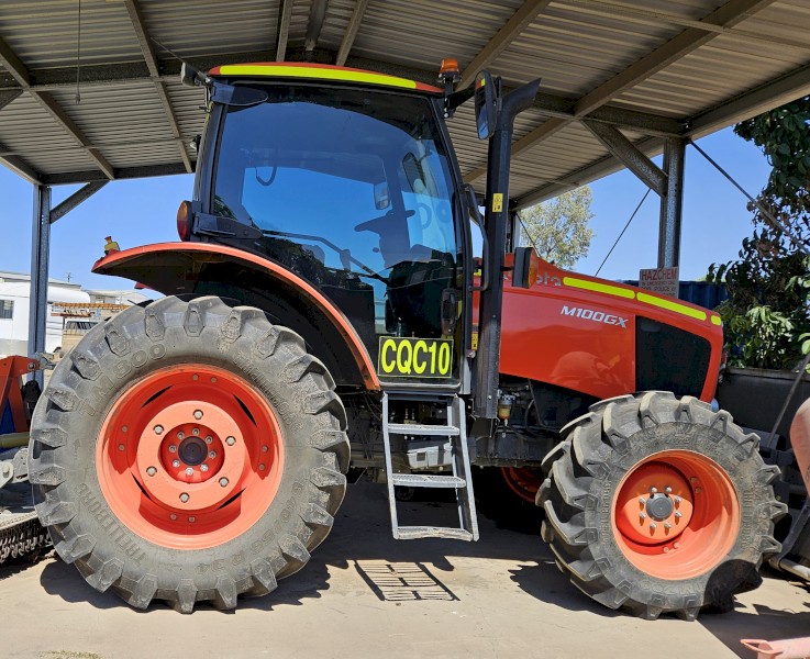 2022 Kubota M100GX Tractor