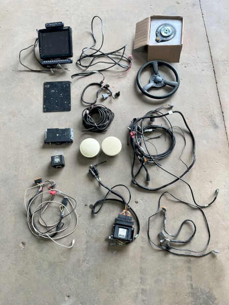 Trimble FM-1000, Ez Pilot, Section and Rate Controller suit Case MX