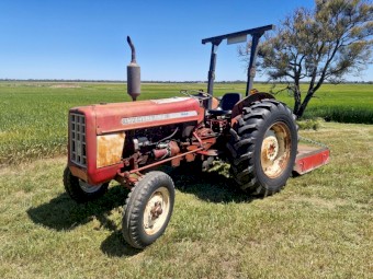 International 444 tractor with Kanga Slasher