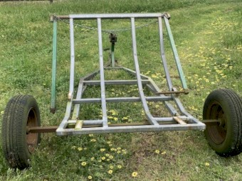 Round bale feeder