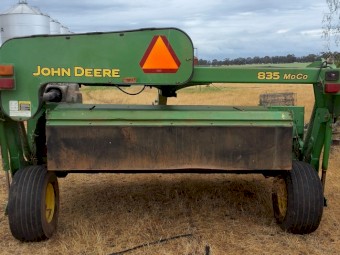 John Deere 835 MoCo WRECKING