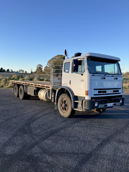 2006 Iveco Acco Table Top Truck