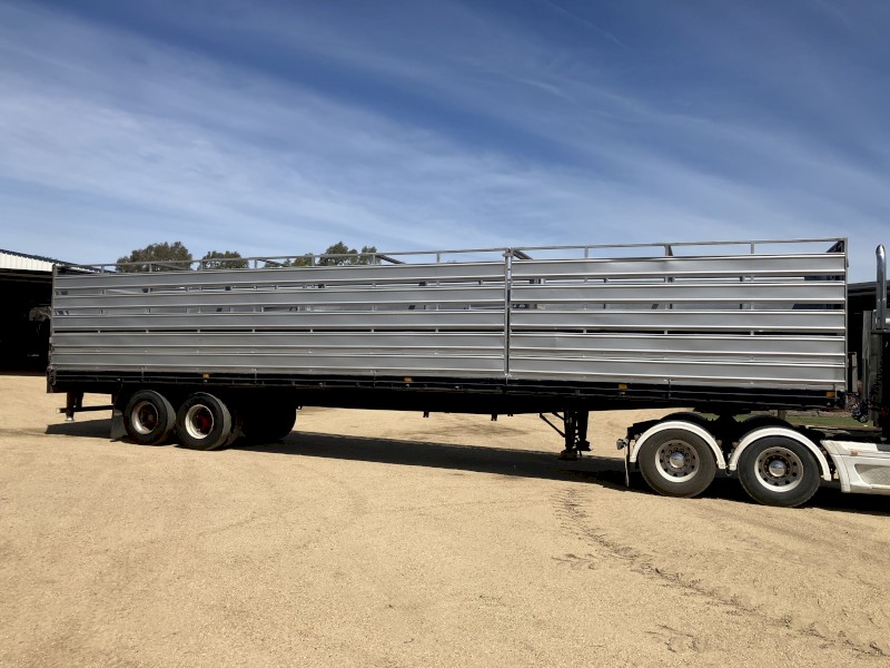 1980 Barker Single Deck 45Ft Stock Trailer