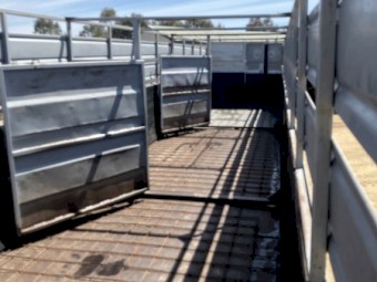 1980 Barker Single Deck 45Ft Stock Trailer