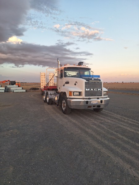 1997 Mack Elite CHR Prime Mover