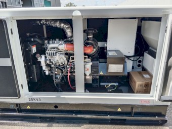 25kVA Isuzu Powered Diesel Generator 34.8 Amps / Phase 415V 