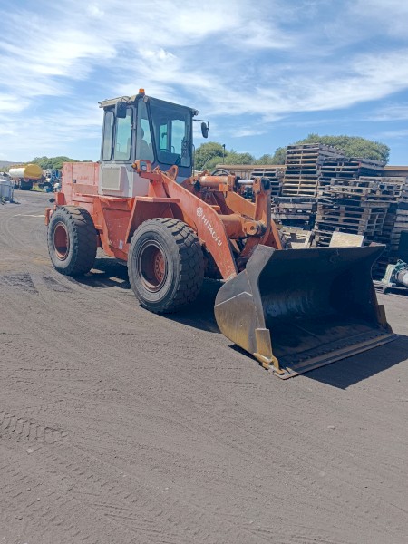 Hitachi LX100 Loader