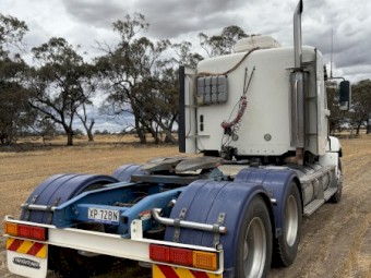 2005 Freightliner Columbia CL112 Prime Mover