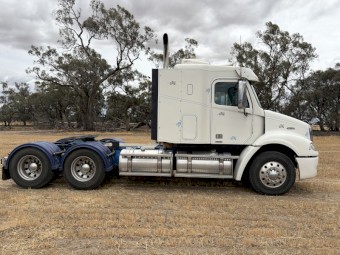 2005 Freightliner Columbia CL112 Prime Mover