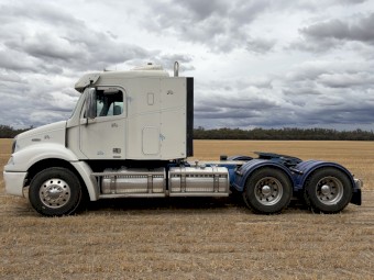 2005 Freightliner Columbia CL112 Prime Mover