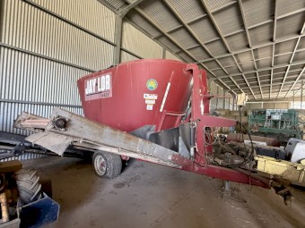 Jay-Lor 4425 Feed Mixer