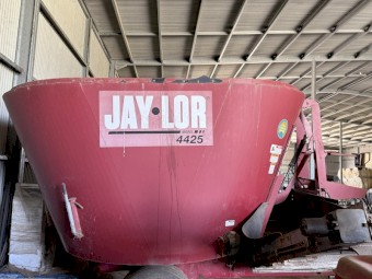 Jay-Lor 4425 Feed Mixer