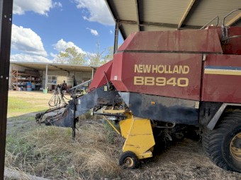New Holland BB940 Baler