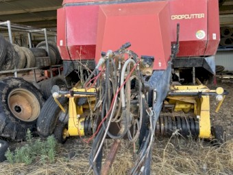 New Holland BB940 Baler