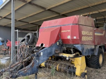 New Holland BB940 Baler