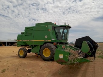 John Deere 9600 Header