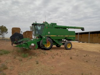 John Deere 9600 Header