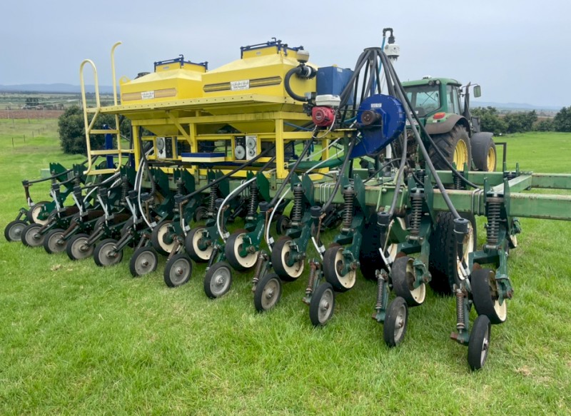 Austil MT 2500 single disc planter 