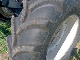Tyres and Rims Suit New Holland T7 Tractor 520/70R 38 420/70R 28