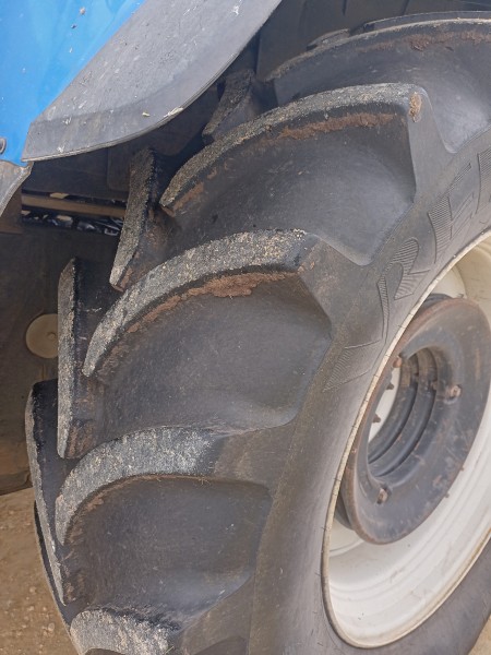 Tyres and Rims Suit New Holland T7 Tractor 520/70R 38 420/70R 28