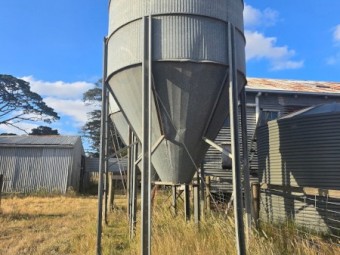 8 tonne Silos x 2