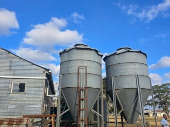 8 tonne Silos x 2