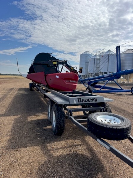 2022 Case IH 4R40 Draper Front and Comb Trailer