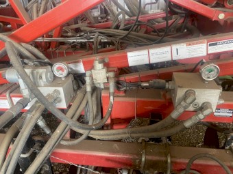 2013 Bourgault 3320 Seeder Bar