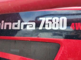 2020 Mahindra 7580 4WD tractor 2020 with 4 in bucket + Slasher - 259 hrs ONLY