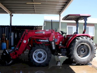 2020 Mahindra 7580 4WD tractor 2020 with 4 in bucket + Slasher - 259 hrs ONLY