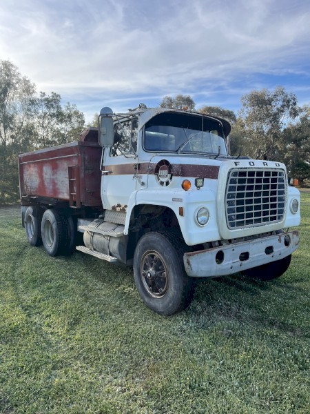 1984 Ford Louisville LNT9000 Truck