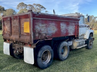 1984 Ford Louisville LNT9000 Truck