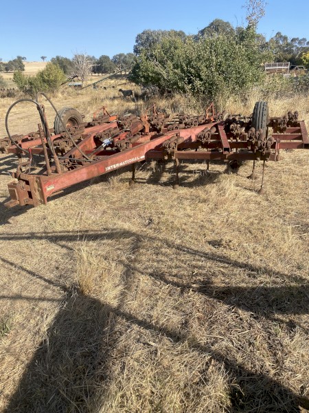 International 2-11 29 Tyne Scarifier