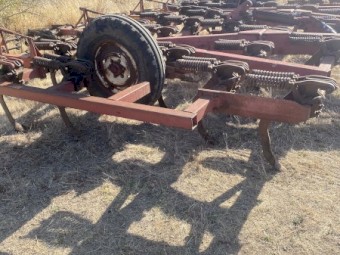 International 2-11 29 Tyne Scarifier